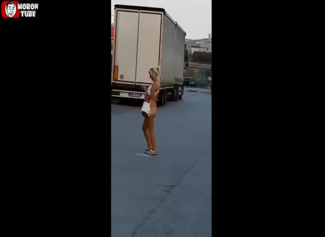 Video :This sex worker doesn't care about unnecessary things!